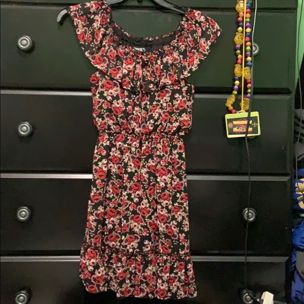 Red & Black Floral Dress w/ Ruffle Details—Small
